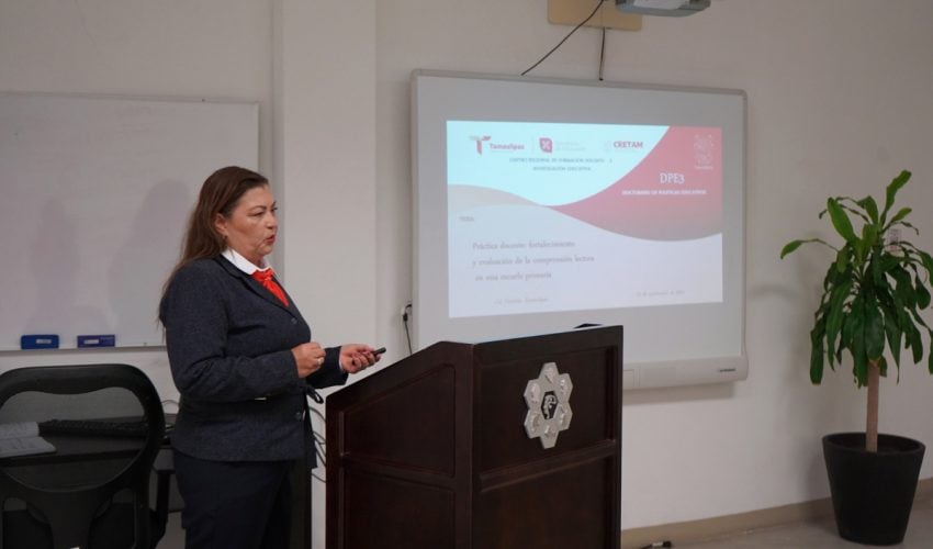 La Dra. María de Lourdes Sánchez Vélez aprueba su examen de grado en Políticas Educativas.