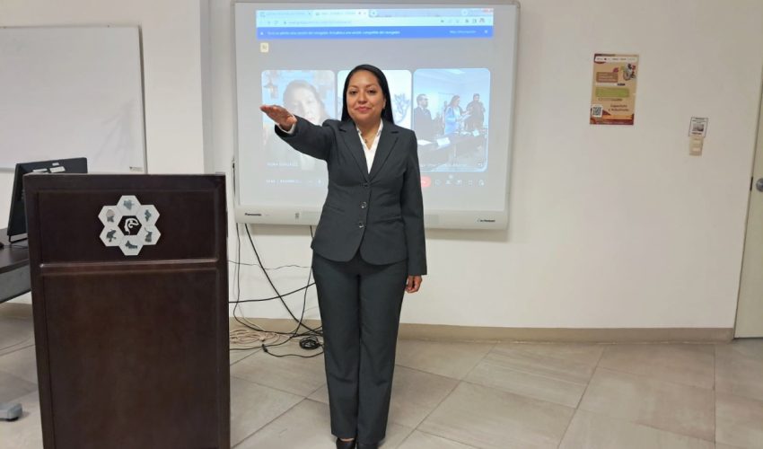 Felicitamos a Joselen Hammor Perales Espinosa por obtener grado con mención honorífica